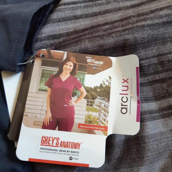 Greys Anatomy scrub top - Picture 5 of 5